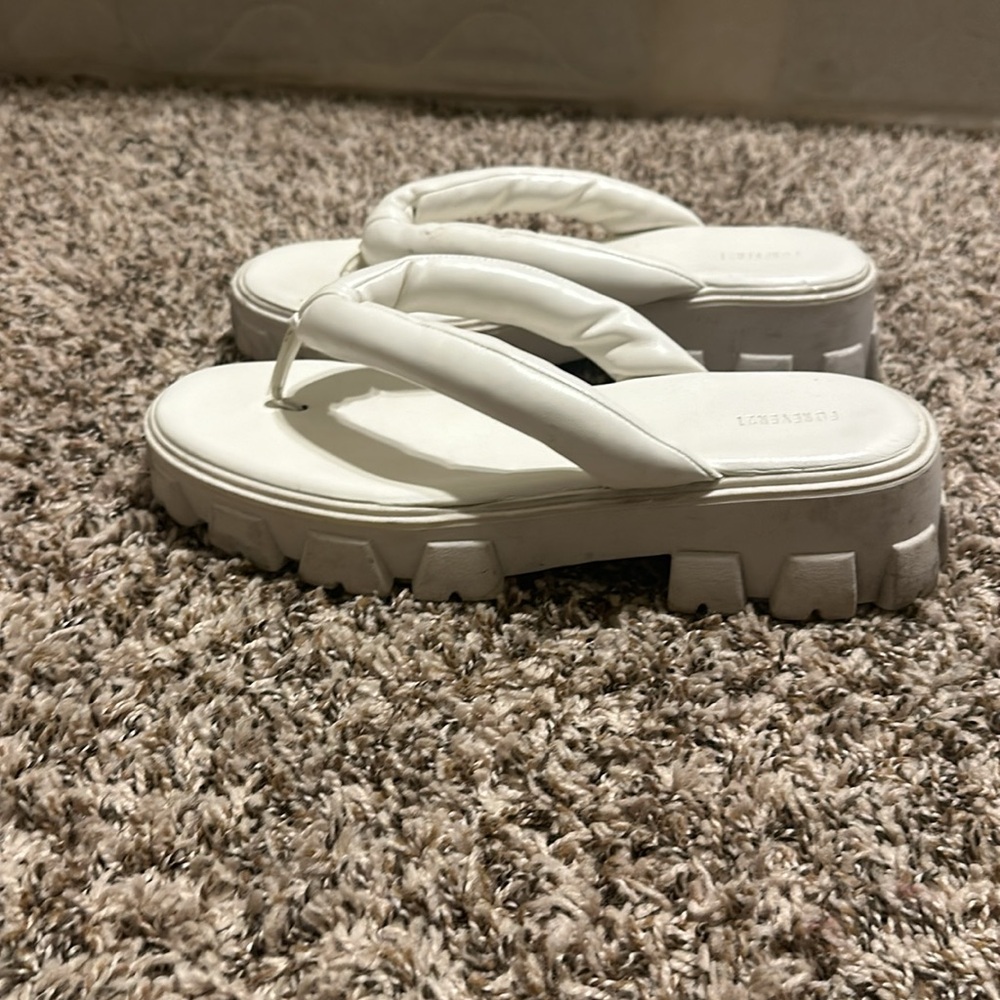 Platform sandals - Picture 2 of 3
